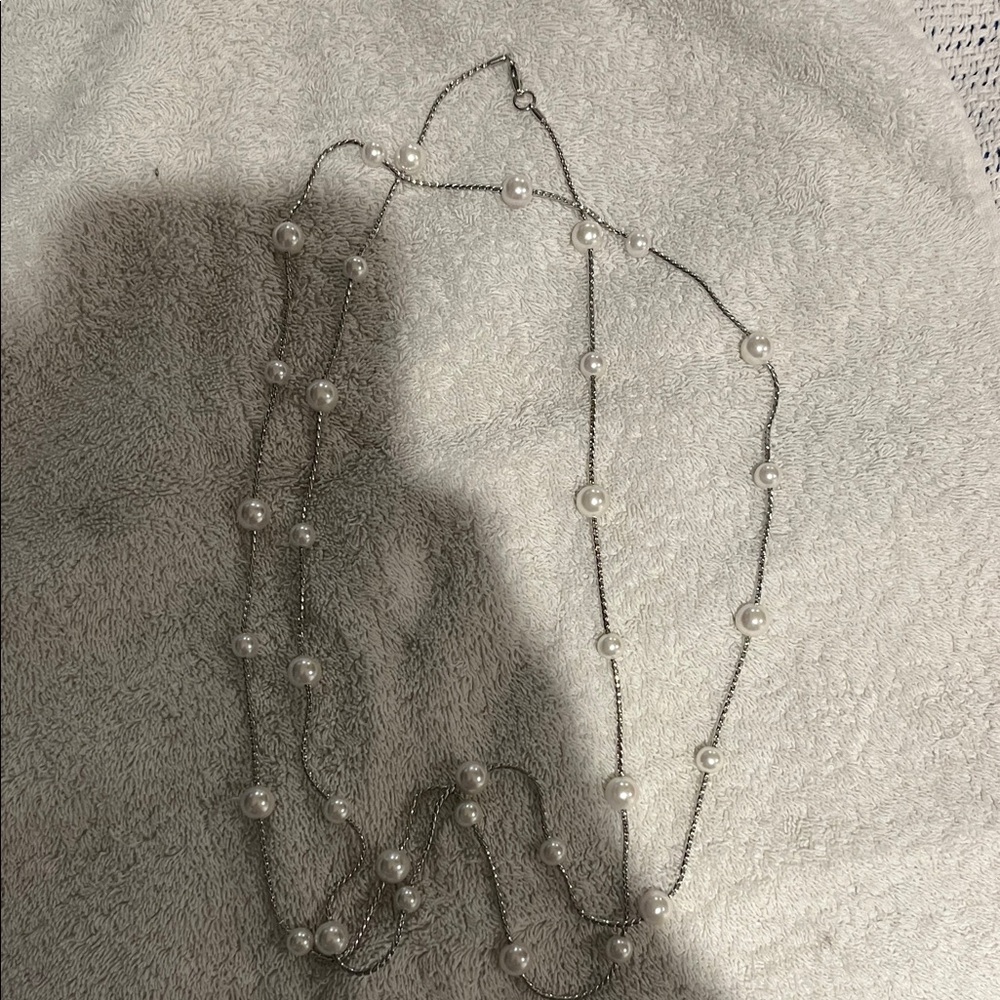 Chic Silver and White Pearl Necklace